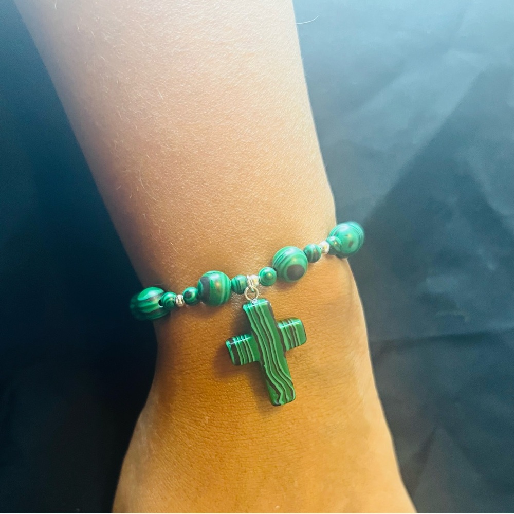 NEW Natural Stone Malachite Bead Bracelet w Cross Pendant - Picture 2 of 3